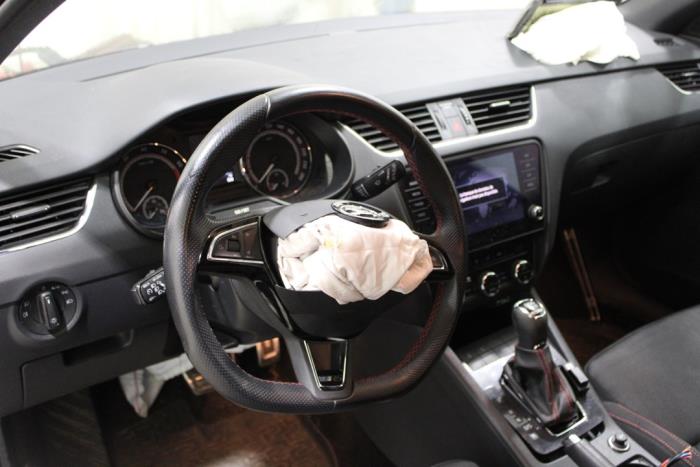 Skoda Octavia Combi 2.0 TSI RS 245 16V Sloopvoertuig (2019, Zwart)