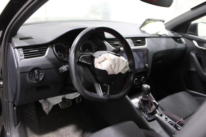 Skoda Octavia Combi 2.0 TSI RS 245 16V Sloopvoertuig (2019, Zwart)