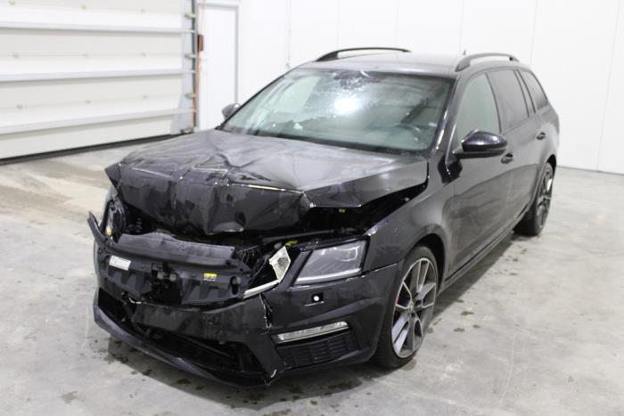 Skoda Octavia Combi 2.0 TSI RS 245 16V Sloopvoertuig (2019, Zwart)