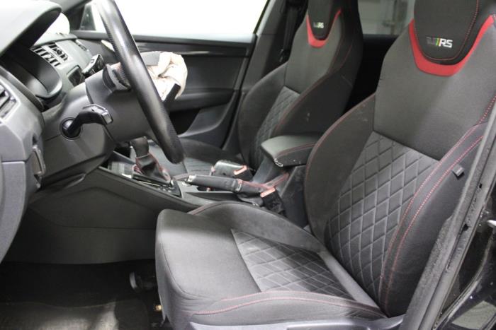 Skoda Octavia Combi 2.0 TSI RS 245 16V Sloopvoertuig (2019, Zwart)