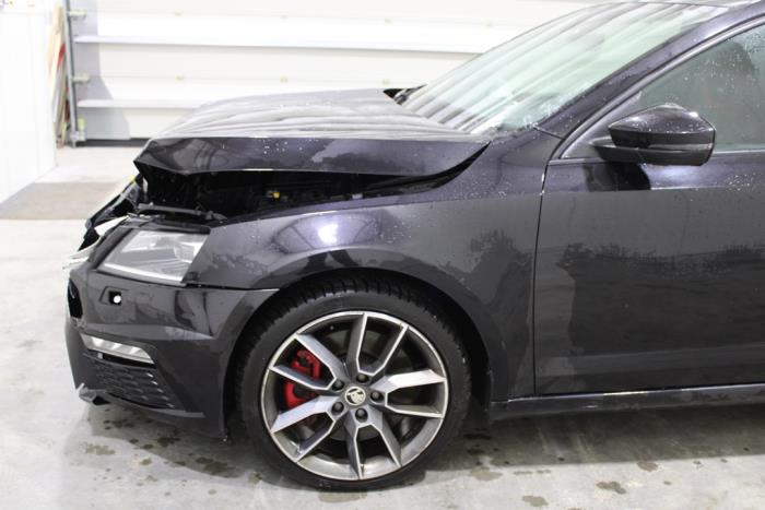 Skoda Octavia Combi 2.0 TSI RS 245 16V Sloopvoertuig (2019, Zwart)