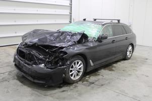 BMW 5 serie Touring 518d 2.0 TwinPower Turbo 16V Mild Hybrid Sloopvoertuig (2020, Grijs)