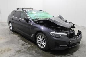 BMW 5 serie Touring 518d 2.0 TwinPower Turbo 16V Mild Hybrid Sloopvoertuig (2020, Grijs)