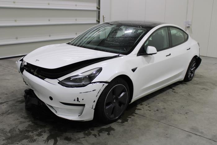 Tesla Model 3 V5317