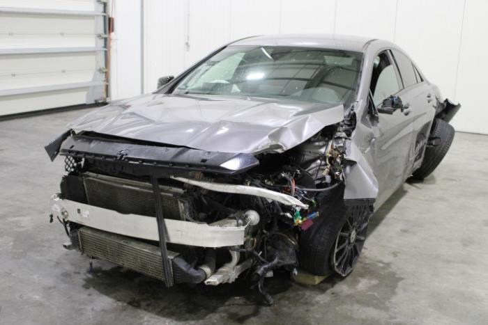 Mercedes CLA (117.3) 1.6 CLA-180 16V