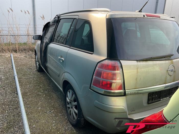 Opel Zafira 2.2 16V Direct Ecotec Sloopvoertuig (2006, Grijs)