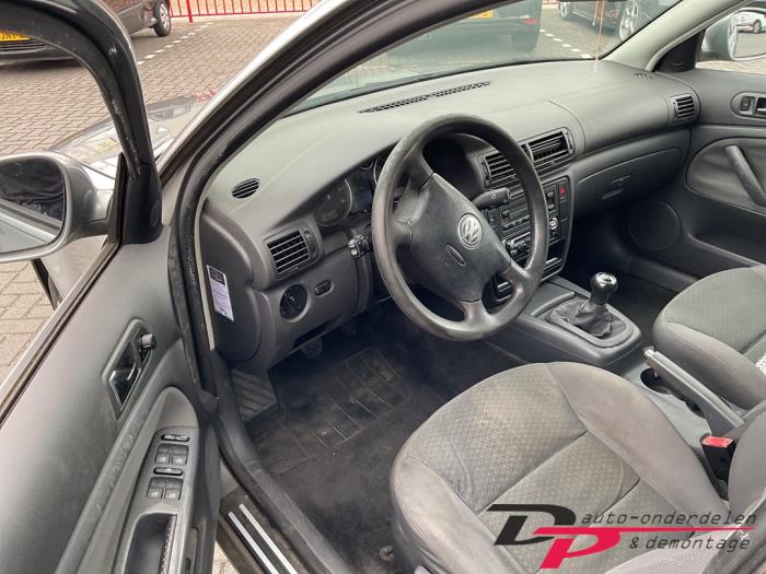 Volkswagen Passat 1.6 Sloopvoertuig (2004, Grijs)