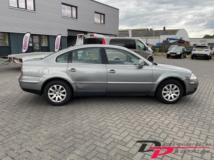 Volkswagen Passat 1.6 Sloopvoertuig (2004, Grijs)