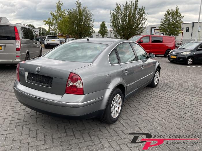 Volkswagen Passat 1.6 Sloopvoertuig (2004, Grijs)