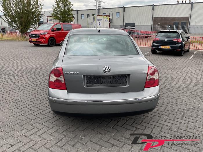 Volkswagen Passat 1.6 Sloopvoertuig (2004, Grijs)