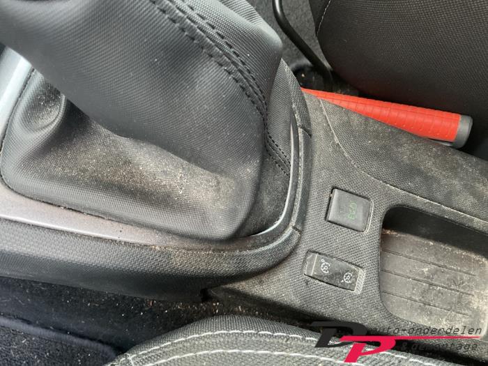 Renault Clio IV 0.9 Energy TCE 90 12V Sloopvoertuig (2014, Grijs)