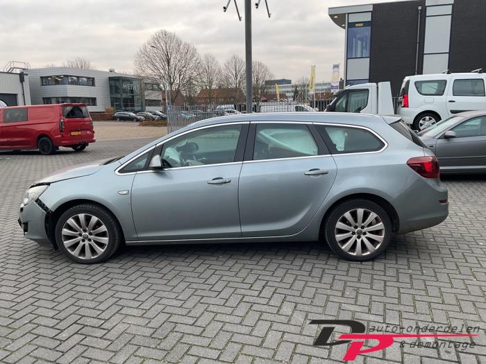 Opel Astra J Sports Tourer 1.4 16V ecoFLEX Sloopvoertuig (2011, Grijs)