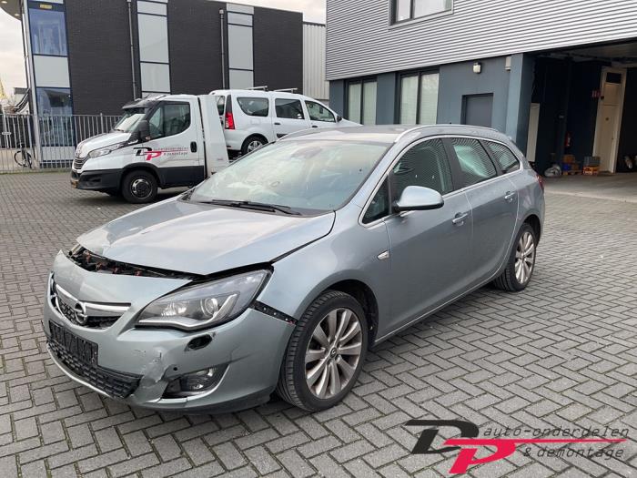 Opel Astra J Sports Tourer 1.4 16V ecoFLEX Sloopvoertuig (2011, Grijs)