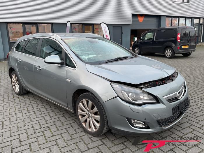 Opel Astra J Sports Tourer 1.4 16V ecoFLEX Sloopvoertuig (2011, Grijs)