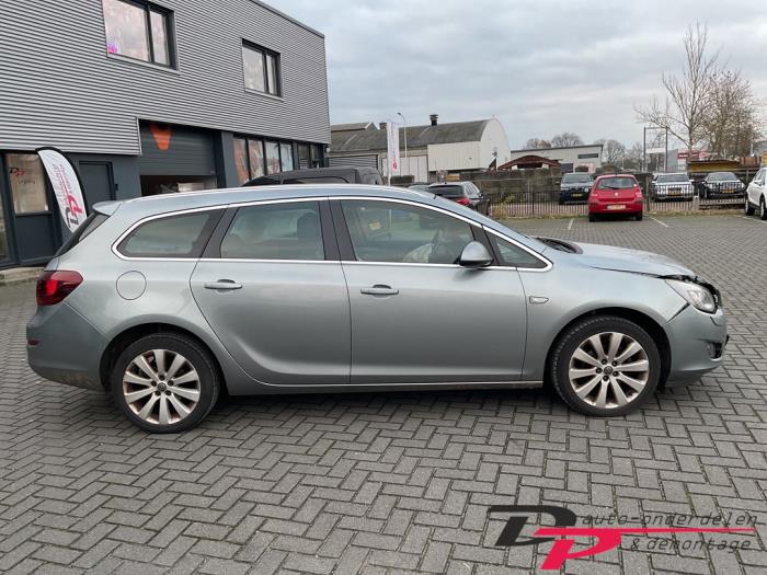 Opel Astra J Sports Tourer 1.4 16V ecoFLEX Sloopvoertuig (2011, Grijs)