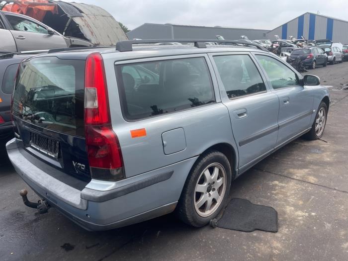 Is The 2002 Volvo V70 2.4 D Still A Good Car? - pg2suja