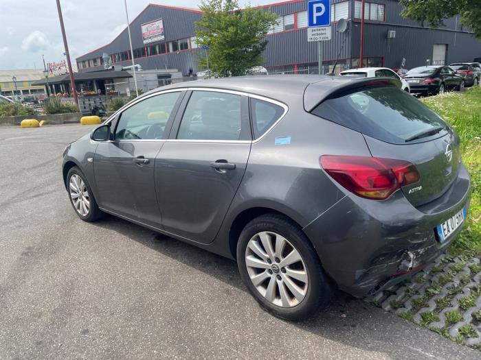 Opel Astra J 1.7 CDTi 16V 110 Sloopvoertuig (2010, Grijs)