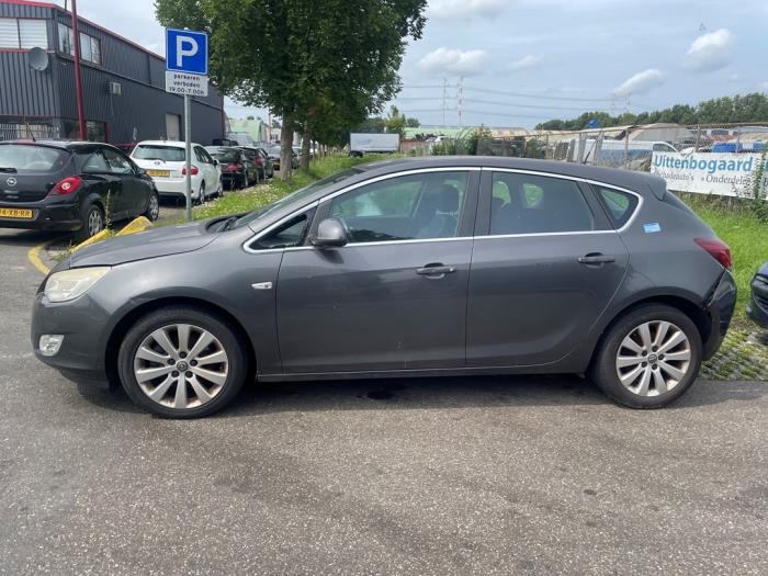 Opel Astra J 1.7 CDTi 16V 110 Sloopvoertuig (2010, Grijs)