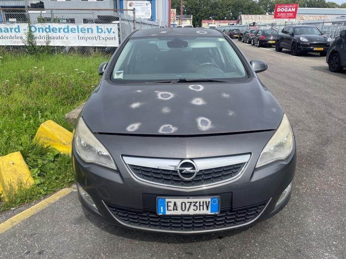 Opel Astra J 1.7 CDTi 16V 110 Sloopvoertuig (2010, Grijs)