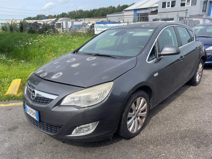 Opel Astra J 1.7 CDTi 16V 110 Sloopvoertuig (2010, Grijs)