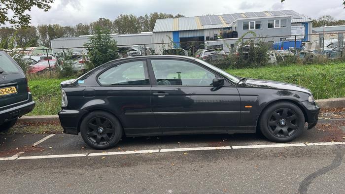 BMW 3 serie Compact 318ti 16V Occasion (2002, Zwart)