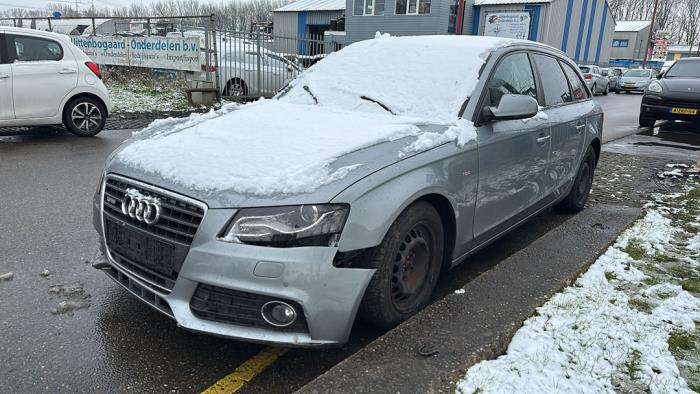 Audi A4 2.0 TDI 16V Quattro Sloopvoertuig (2011, Grijs)