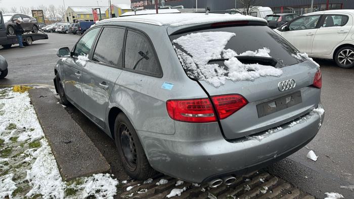 Audi A4 2.0 TDI 16V Quattro Sloopvoertuig (2011, Grijs)