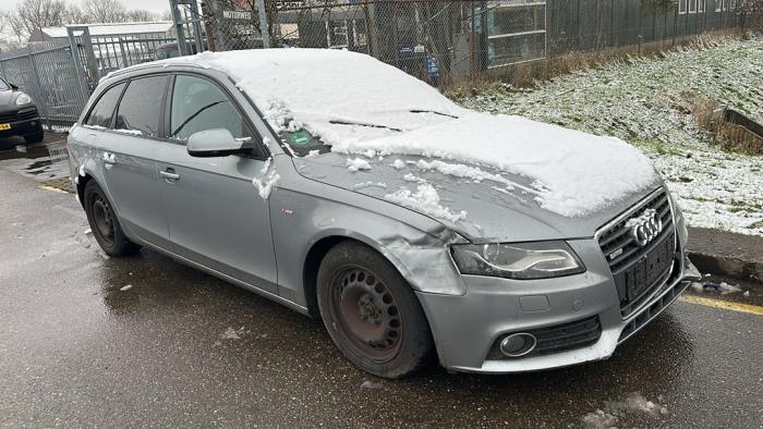 Audi A4 2.0 TDI 16V Quattro Sloopvoertuig (2011, Grijs)