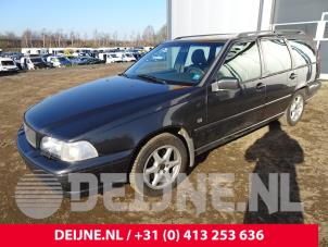 Volvo V70 Front lower wishbone, left O211721 Donor vehicle