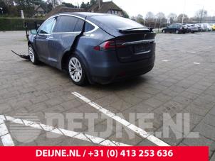 Tesla Model X 13-
