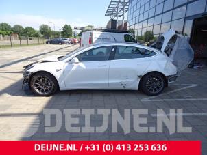 Tesla Model 3 17-