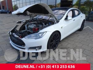 Tesla Model S Batteriepol O118774 Spenderfahrzeug