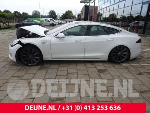 Tesla Model S 12-