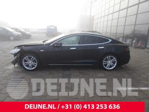 Tesla Model S 12-