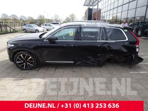 Volvo XC90 16-