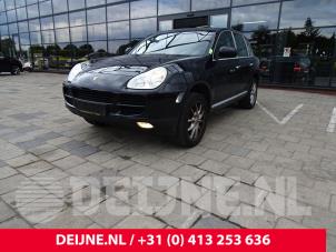 Porsche Cayenne 02-