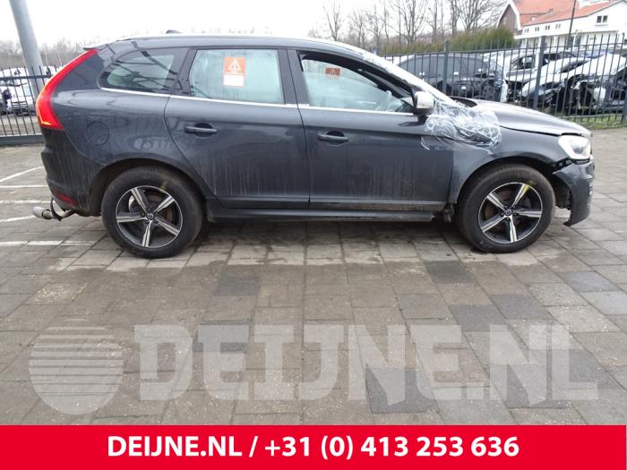 Volvo XC60 I 2.4 D5 20V 220 AWD Sloopvoertuig (2017, Donker, Blauw)