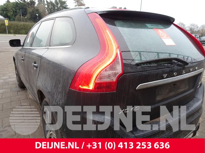 Volvo XC60 I 2.4 D5 20V 220 AWD Sloopvoertuig (2017, Donker, Blauw)