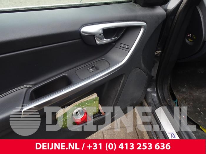 Volvo XC60 I 2.4 D5 20V 220 AWD Sloopvoertuig (2017, Donker, Blauw)