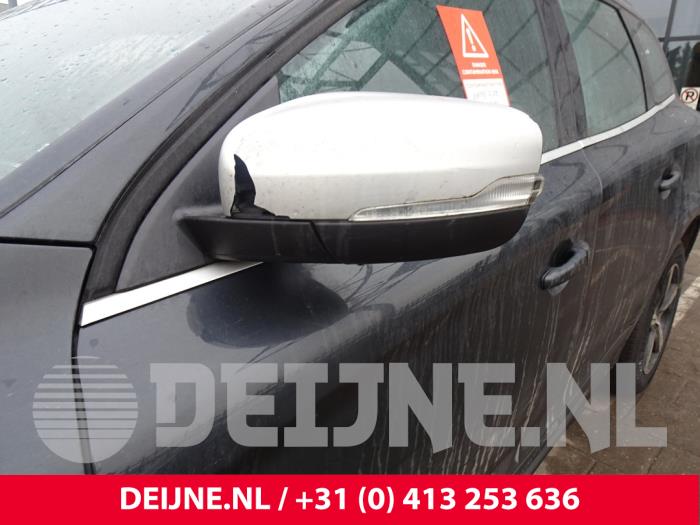 Volvo XC60 I 2.4 D5 20V 220 AWD Sloopvoertuig (2017, Donker, Blauw)