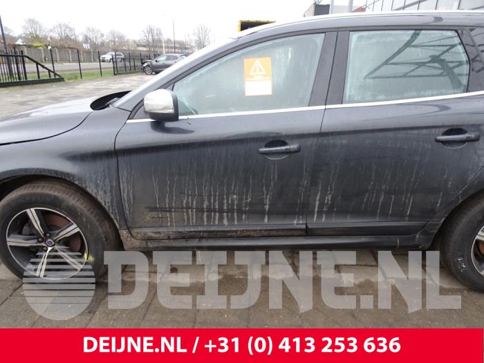 Volvo XC60 I 2.4 D5 20V 220 AWD Sloopvoertuig (2017, Donker, Blauw)