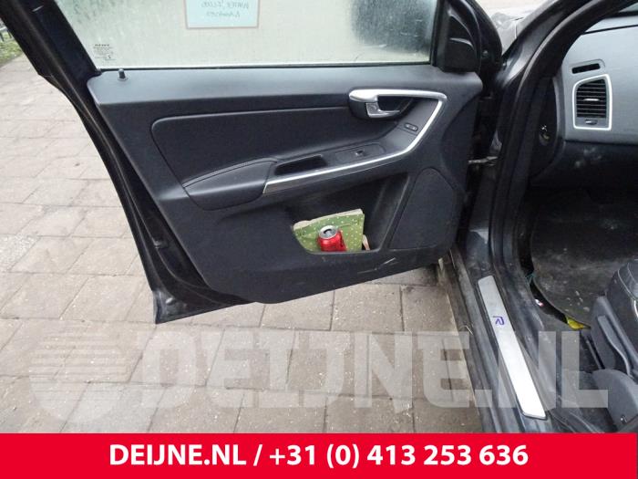 Volvo XC60 I 2.4 D5 20V 220 AWD Sloopvoertuig (2017, Donker, Blauw)