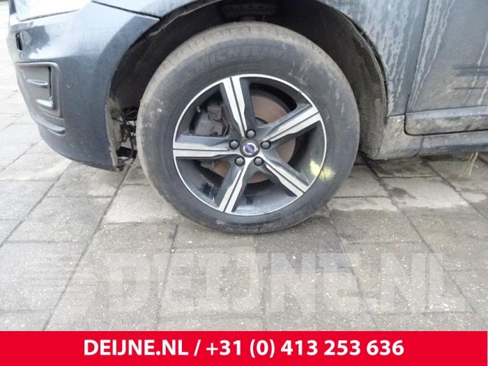 Volvo XC60 I 2.4 D5 20V 220 AWD Sloopvoertuig (2017, Donker, Blauw)
