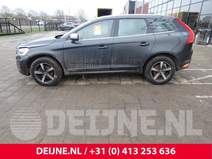 Volvo XC60 I 2.4 D5 20V 220 AWD Sloopvoertuig (2017, Donker, Blauw)