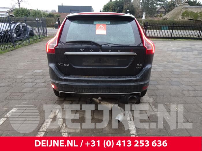 Volvo XC60 I 2.4 D5 20V 220 AWD Sloopvoertuig (2017, Donker, Blauw)