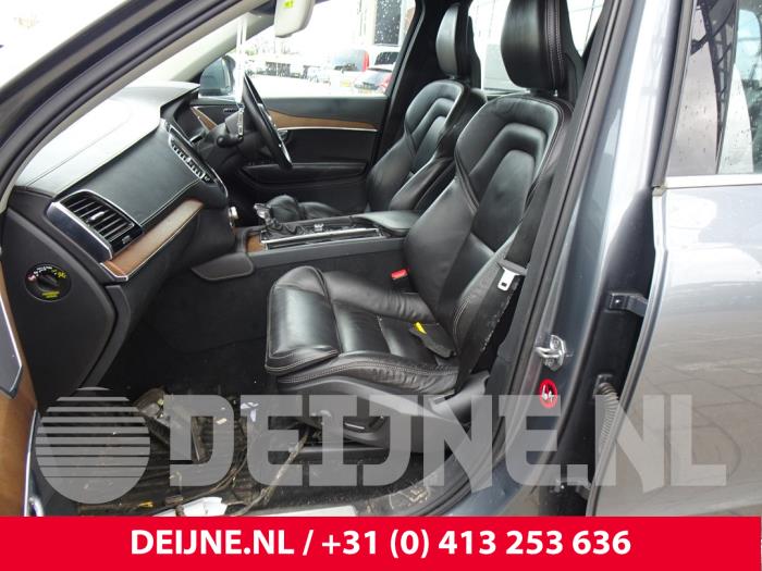 Volvo XC90 II 2.0 D5 16V AWD Sloopvoertuig (2017, Antraciet)