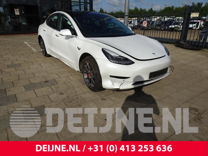 Tesla Model 3 Sonnenblende O181854 Spenderfahrzeug