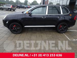 Porsche Cayenne 02-
