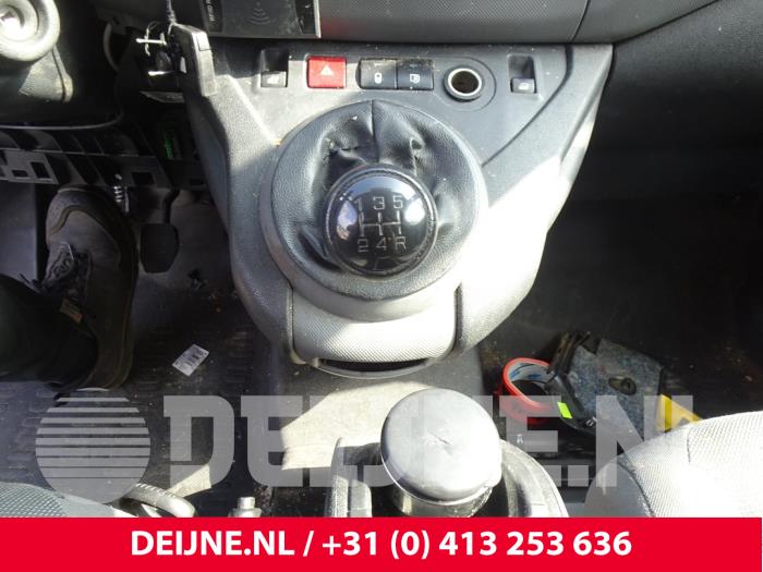 Peugeot Partner 1.6 HDI 110 16V Sloopvoertuig (2011, Graniet)