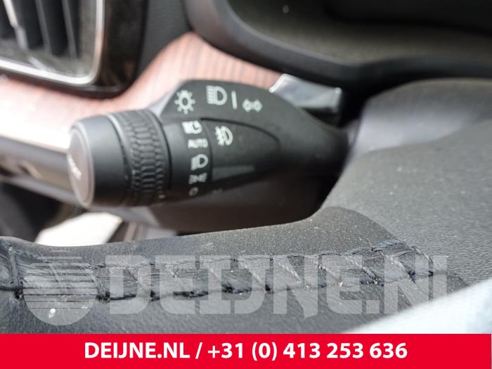 Volvo V60 II 2.0 B3 16V Mild Hybrid Sloopvoertuig (2022, Grijs)